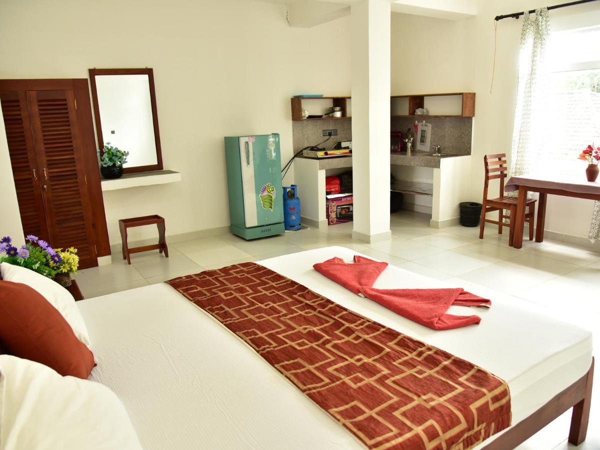 Hotel Happy Tuna Hikkaduwa Εξωτερικό φωτογραφία
